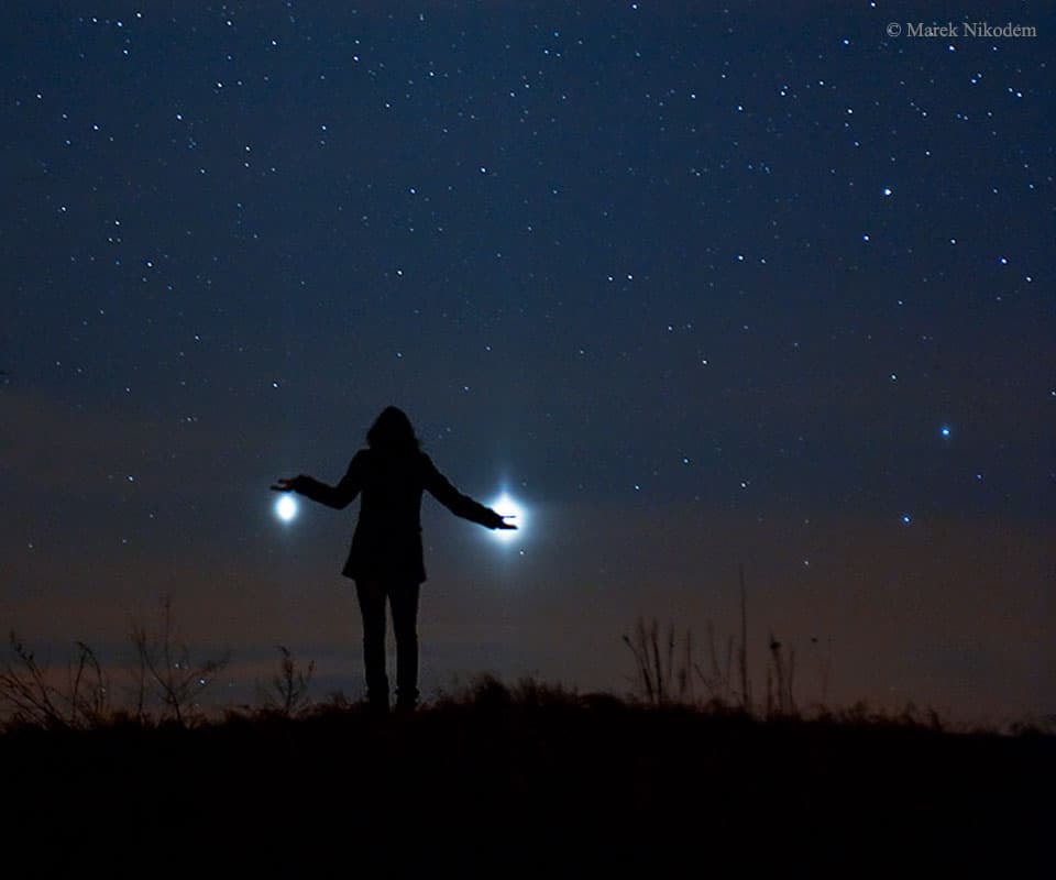 Jupiter a Venuše z pohledu ze Země
