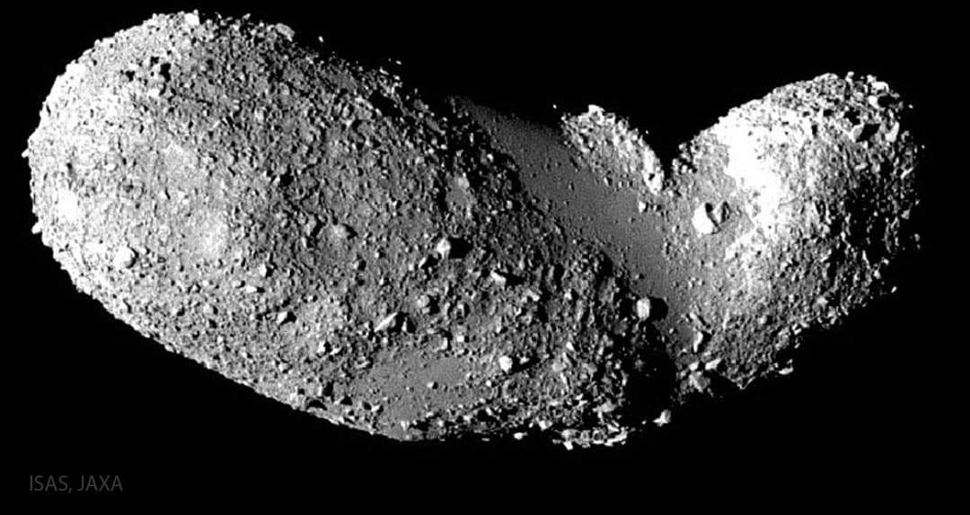Neobvykle hladké úseky asteroidu Itokawa