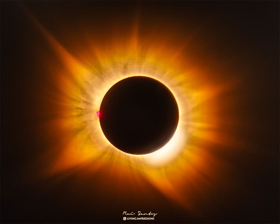 NASA obrázek dne: Zlaté zatmění Corony