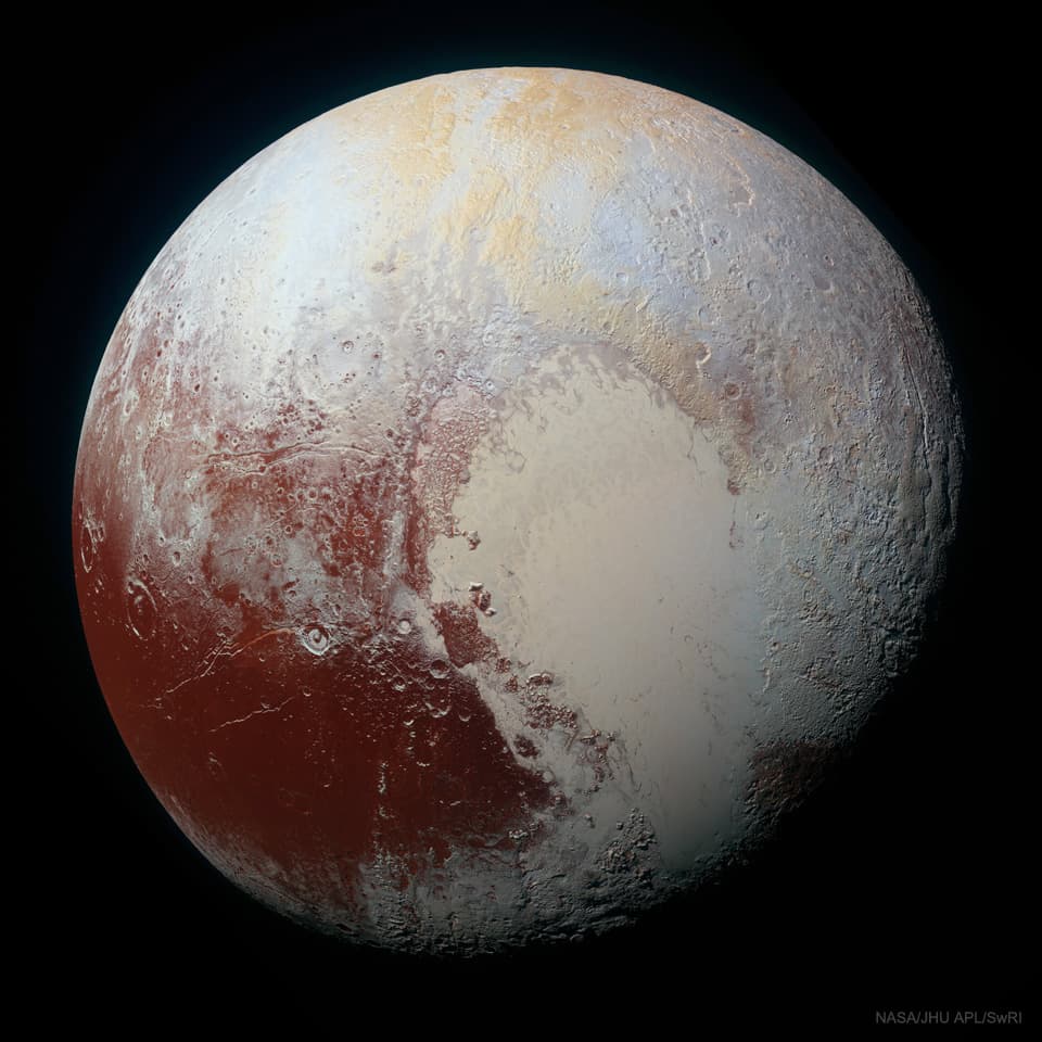 Pluto v vylepšených barvách