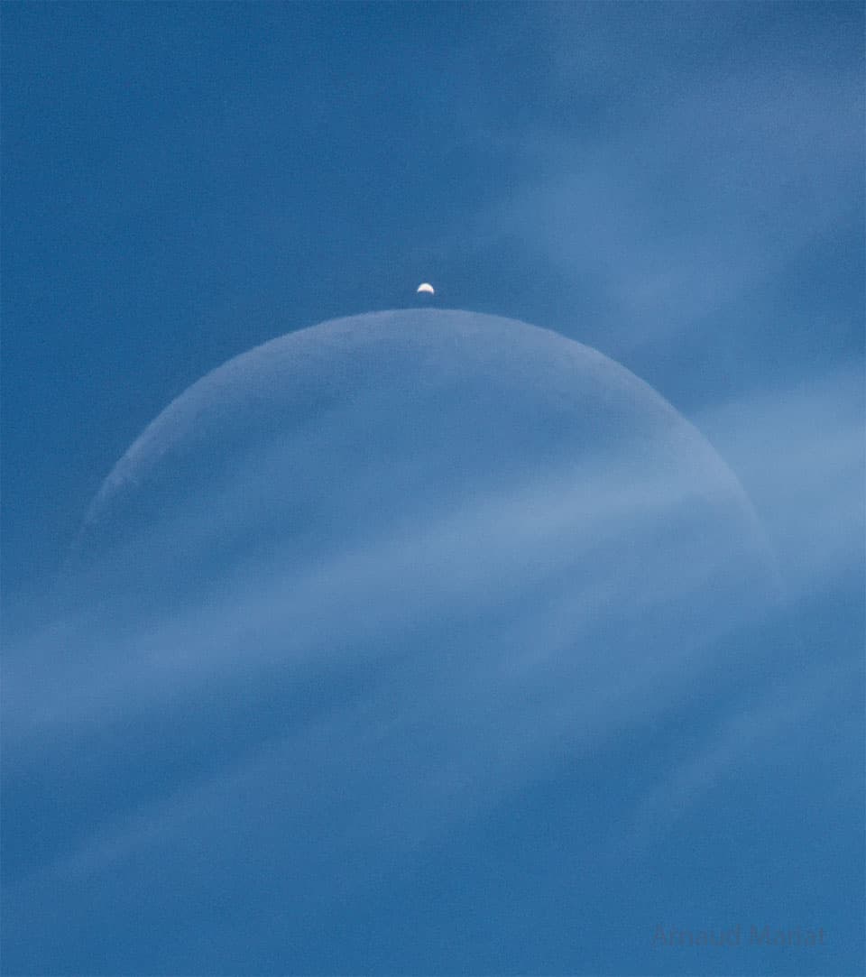 NASA APOD: Denní zatmění: Měsíc zakrývá Venuši