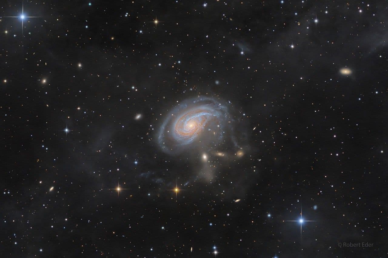 Arp 78: Zvláštní galaxie v souhvězdí Berana