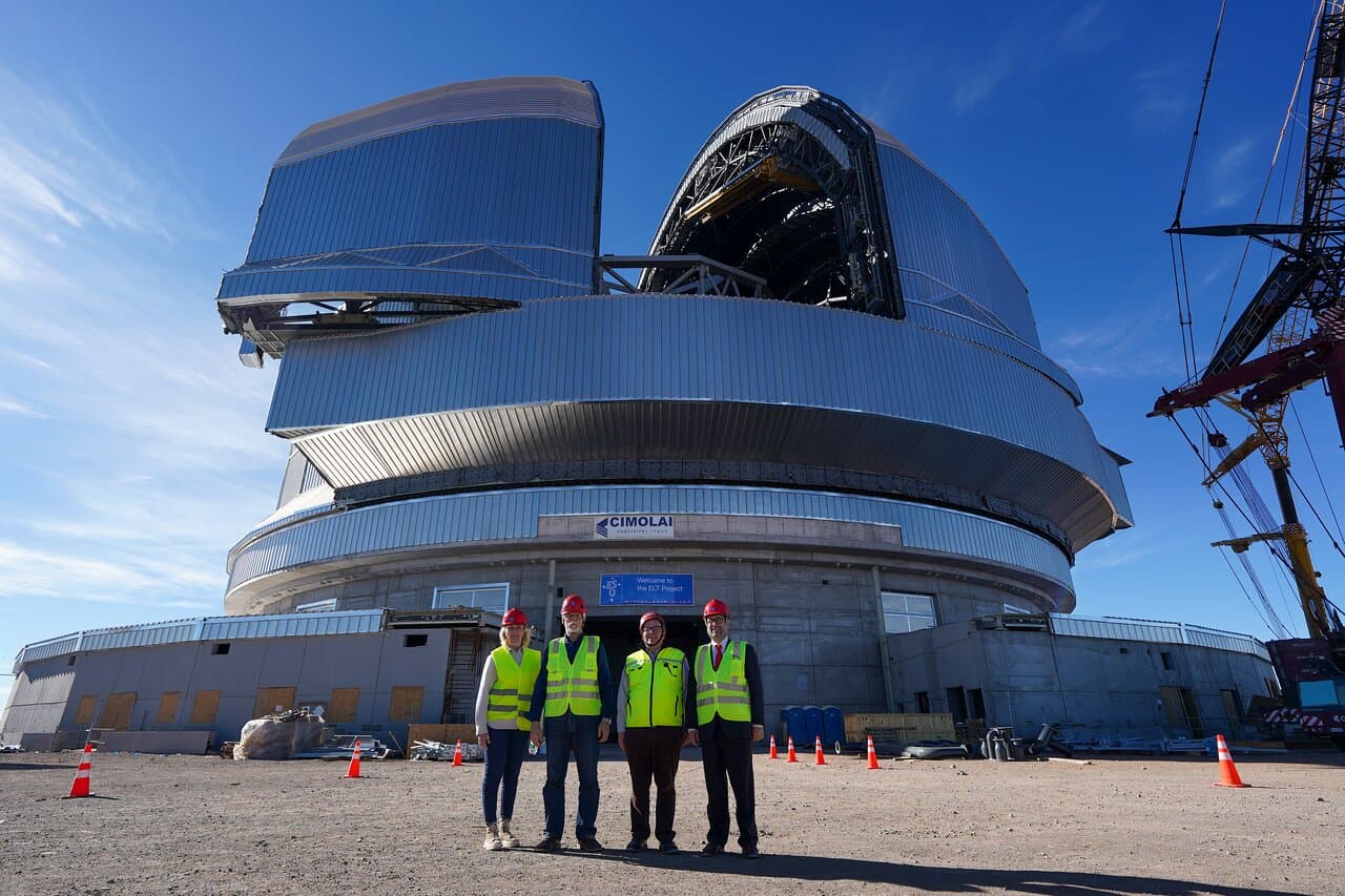 ESO oznámení: Prezident České republiky a chilský ministr zahraničních věcí navštívili observatoř ESO Paranal v Chile