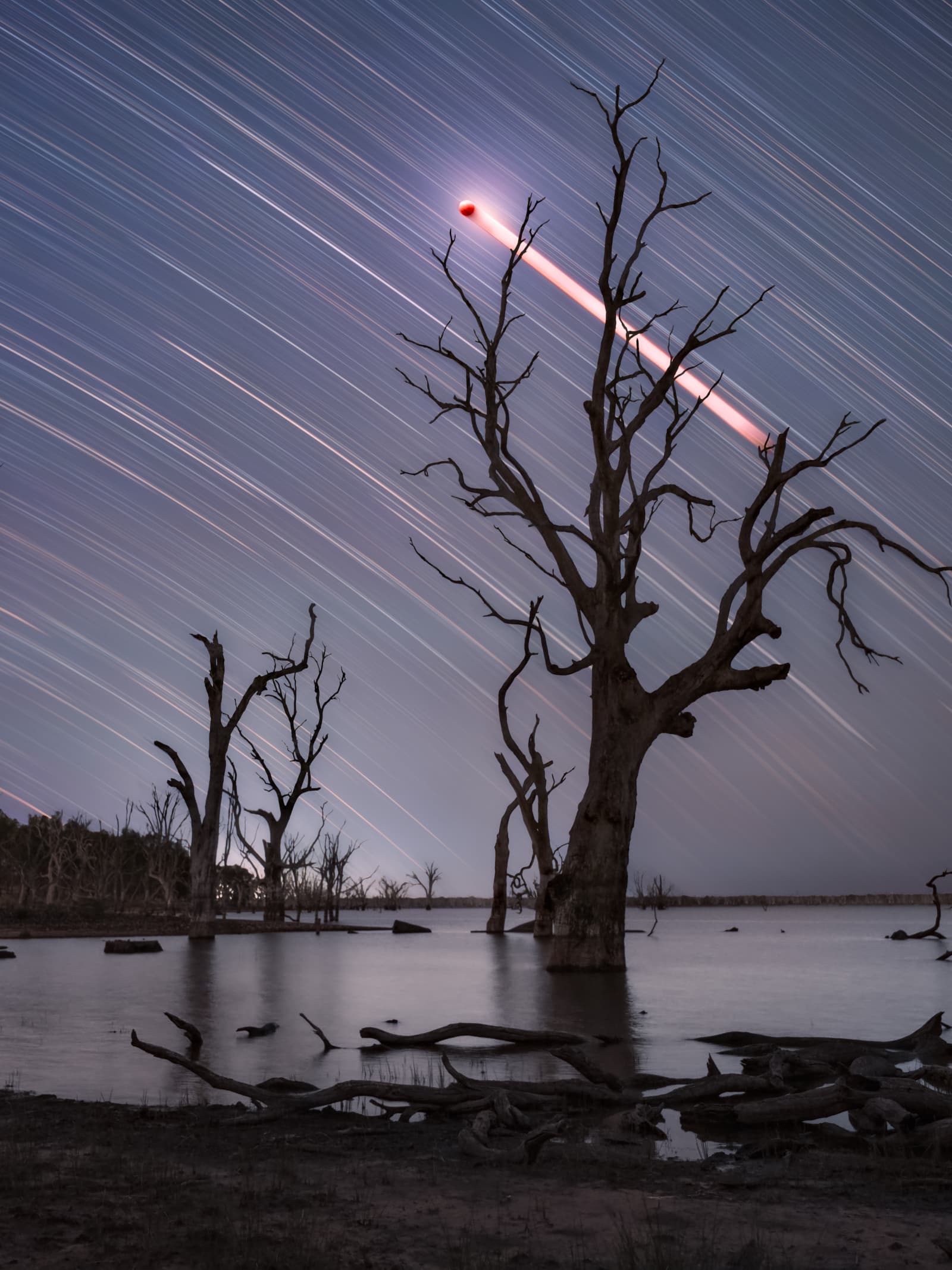 NASA obrázek dne: Stezky totality Toolondo