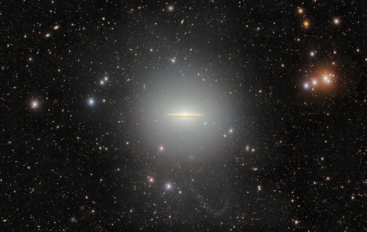 NASA obrázek dne: Messier 104