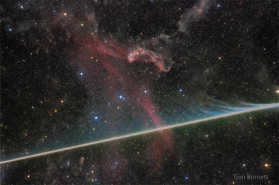Odpařující se meteor se nečekaně objevil v mlhovině Lacerta